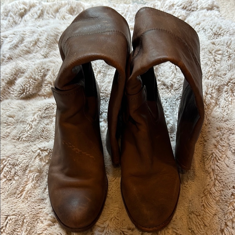 Frye Women’s Calf Tall Leather Brown Boots